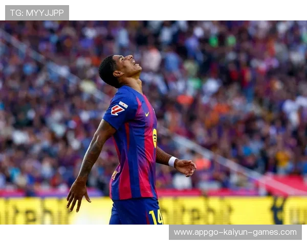 逆袭传奇！巴萨水货球星加冕金球先生，巴萨金色球衣